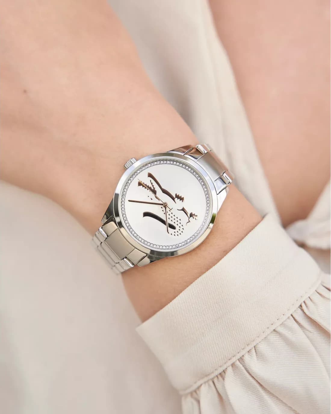Boîtier Lacoste 2001189 en acier argenté, lunette lisse et profil fin, allure sophistiquée