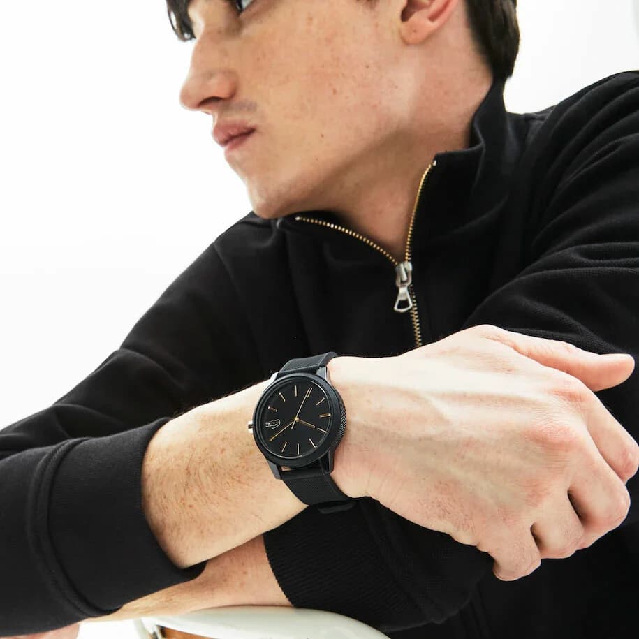 Bracelet Lacoste 2011010 en silicone noir texturé, boucle ardillon signée Lacoste