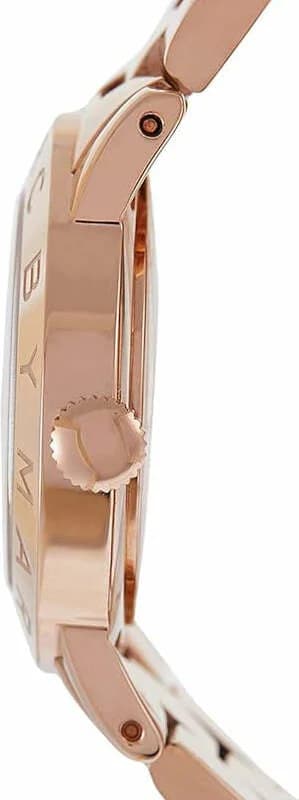 Cadran Marc Jacobs MBM3142 blanc aux index dorés, aiguilles fines, date à 6h, design minimaliste et raffiné