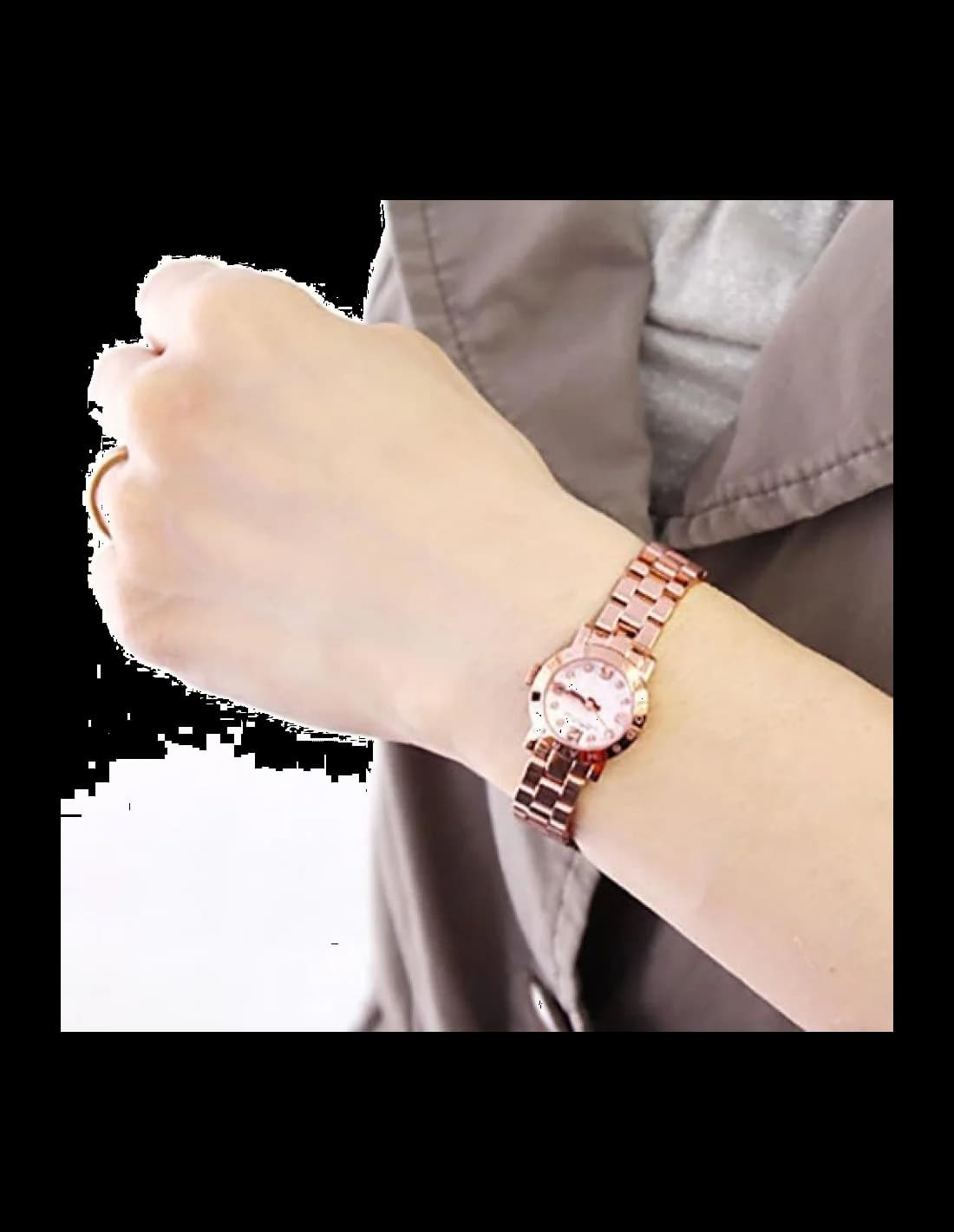 Bracelet Marc Jacobs MBM3227 en cuir rose blush, boucle ardillon or rose, finition lisse et raffinée