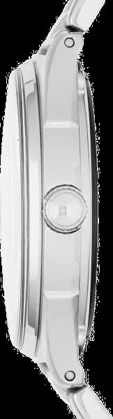 Cadran Marc Jacobs MBM3412 aux index bâtons argentés, aiguilles fines, sous-cadran date, transparence dévoilant le mouvement