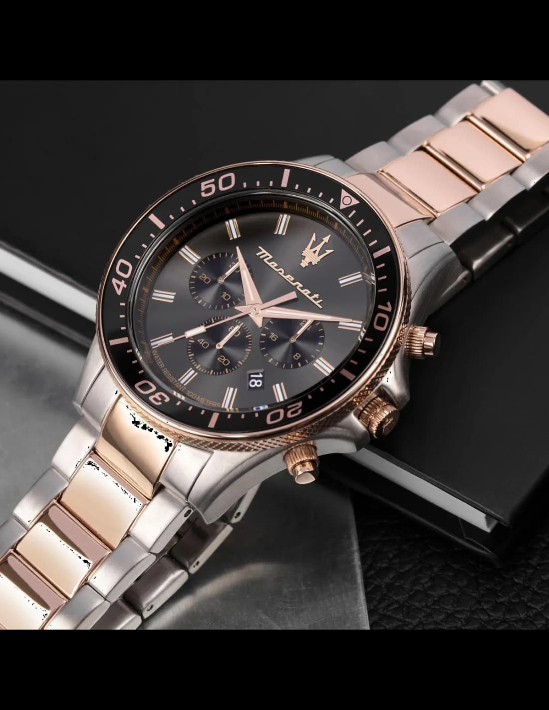 Bracelet Maserati R8873640002 en cuir noir à surpiqûres ton sur ton, boucle déployante en acier avec finition or rose