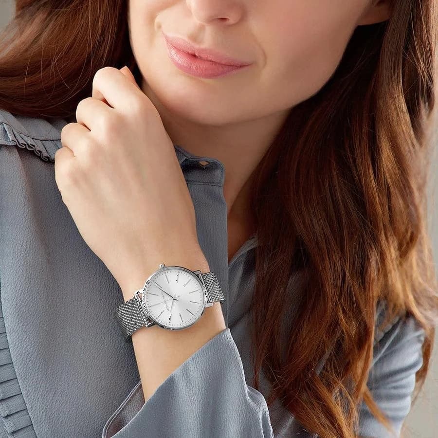 Boîtier Michael Kors MK4338 rond en acier inoxydable doré, lunette lisse et profil fin