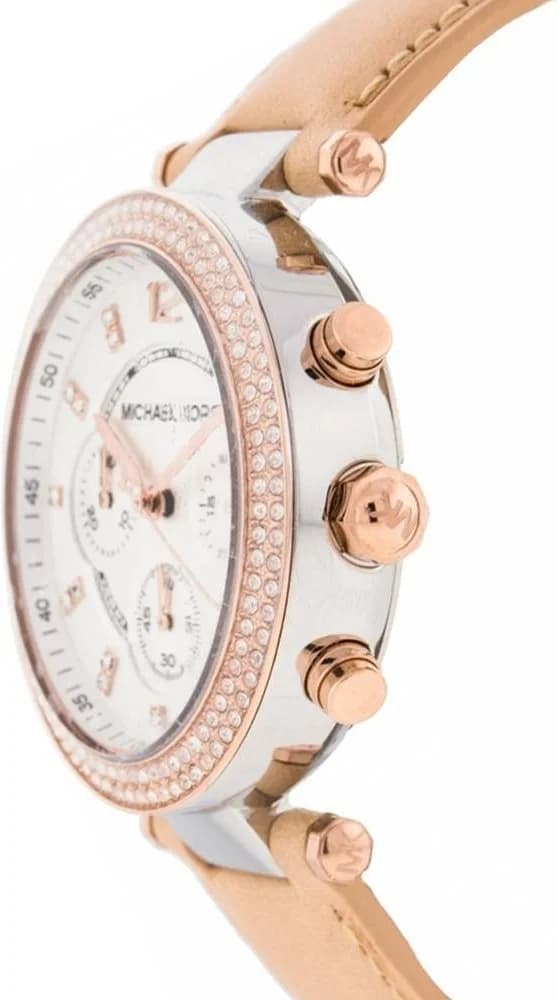 Cadran Michael Kors MK5633 avec index dorés, aiguilles bâtons et date à 3h, cadran beige clair lisible