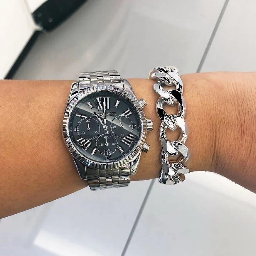 Boîtier Michael Kors MK5708 rond en acier doré, lunette lisse, verre minéral, profil fin et élégant