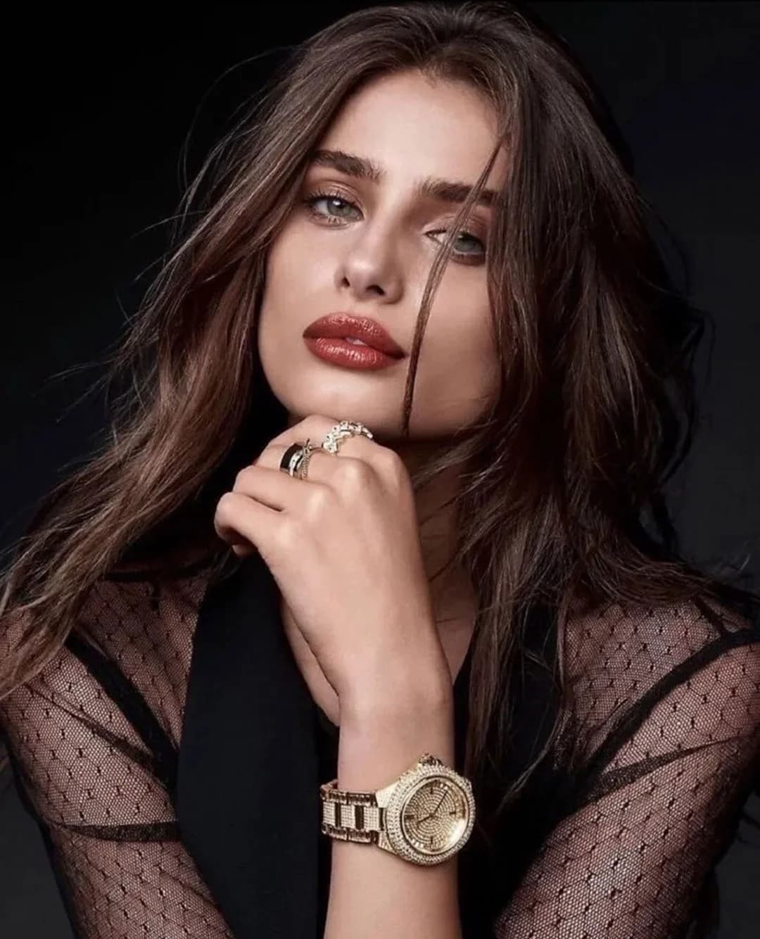 Boîtier Michael Kors MK5720 en acier et or jaune de 38 mm, lunette sertie de cristaux Swarovski, verre saphir