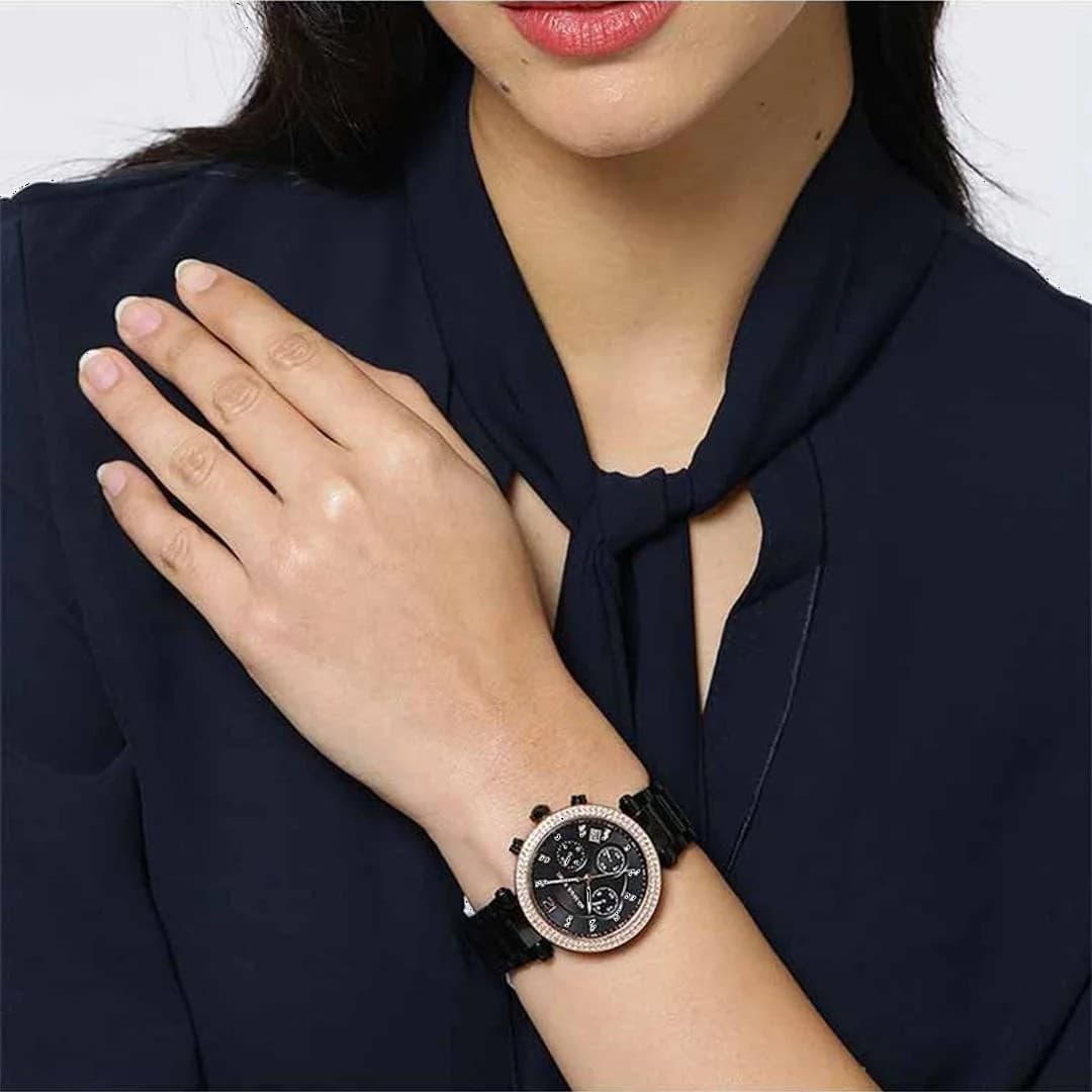 Bracelet Michael Kors MK5885 en acier inoxydable doré et or rose, maillons polis, fermoir déployante, aspect luxueux