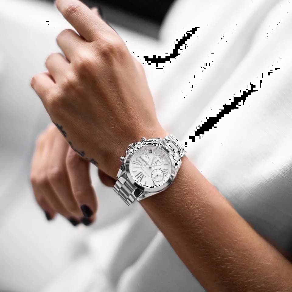 Boîtier Michael Kors MK6174 boîtier acier rond 44mm, lunette fixe polie avec chiffres gravés, couronne crantée et poussoirs