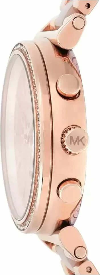 Cadran Michael Kors MK6560 détail des aiguilles dorées et index bâton sur fond noir mat