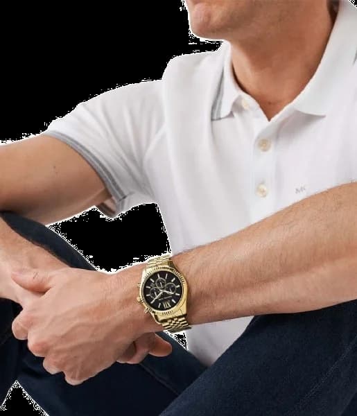 Boîtier Michael Kors MK8286 rond en acier doré 42mm, lunette lisse, vu de profil épuré et moderne