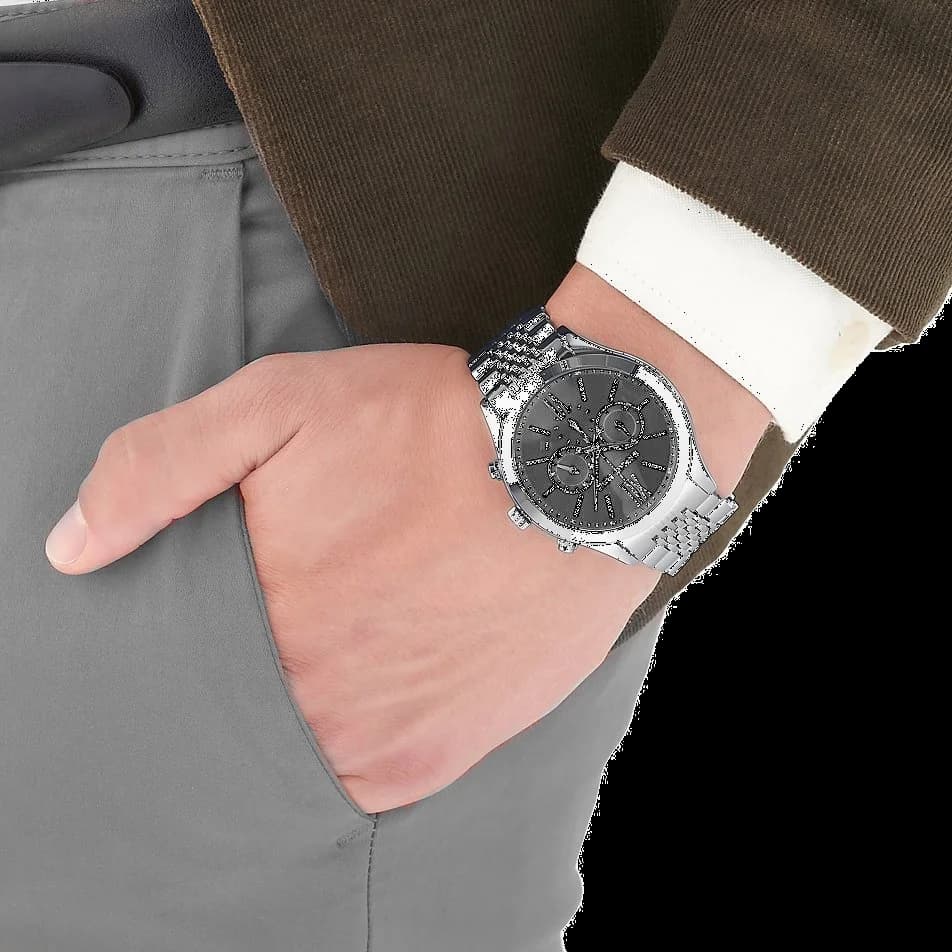 Bracelet Michael Kors MK8305 en acier argenté à maillons larges, fermoir déployant triple, ajustement confortable