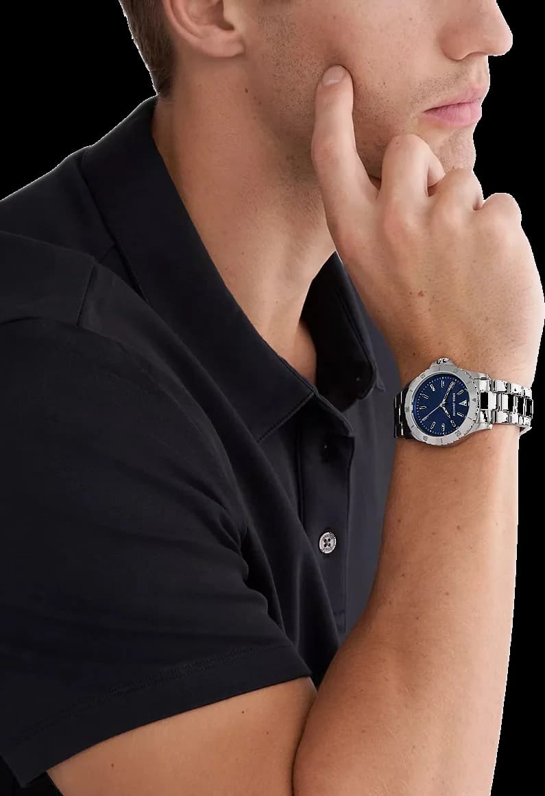 Boîtier Michael Kors MK9079 rond en acier argenté, lunette lisse, verre minéral, profil fin et élégant