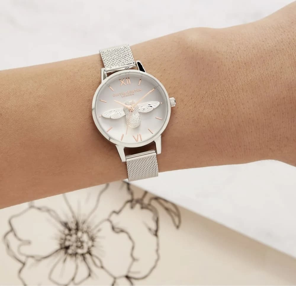 Boîtier Olivia Burton OB16AM146 rond en acier argenté, lunette polie, profil fin et féminin, verre minéral