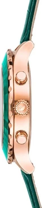 Cadran Swarovski 5452498 présente des index scintillants, aiguilles dorées et compteur chronographe sur fond vert émeraude