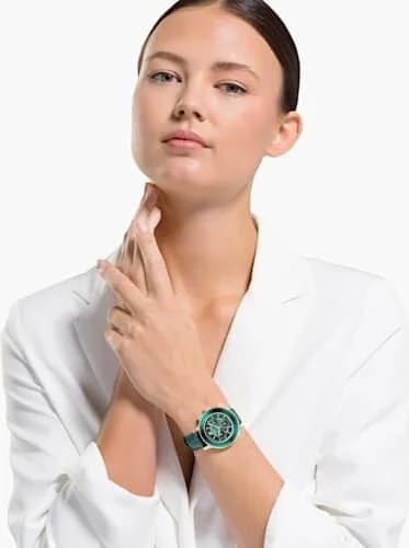 Boîtier Swarovski 5452498 en acier doré au verre saphir, vue de profil fine et lumineuse