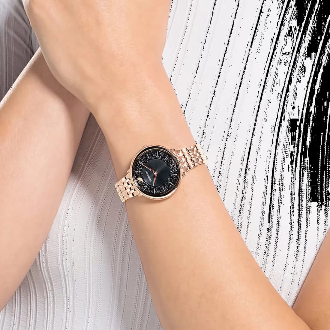 Boîtier Swarovski 5544587 rond en acier or rose 38mm, lunette lisse, verre saphir, profil fin et féminin