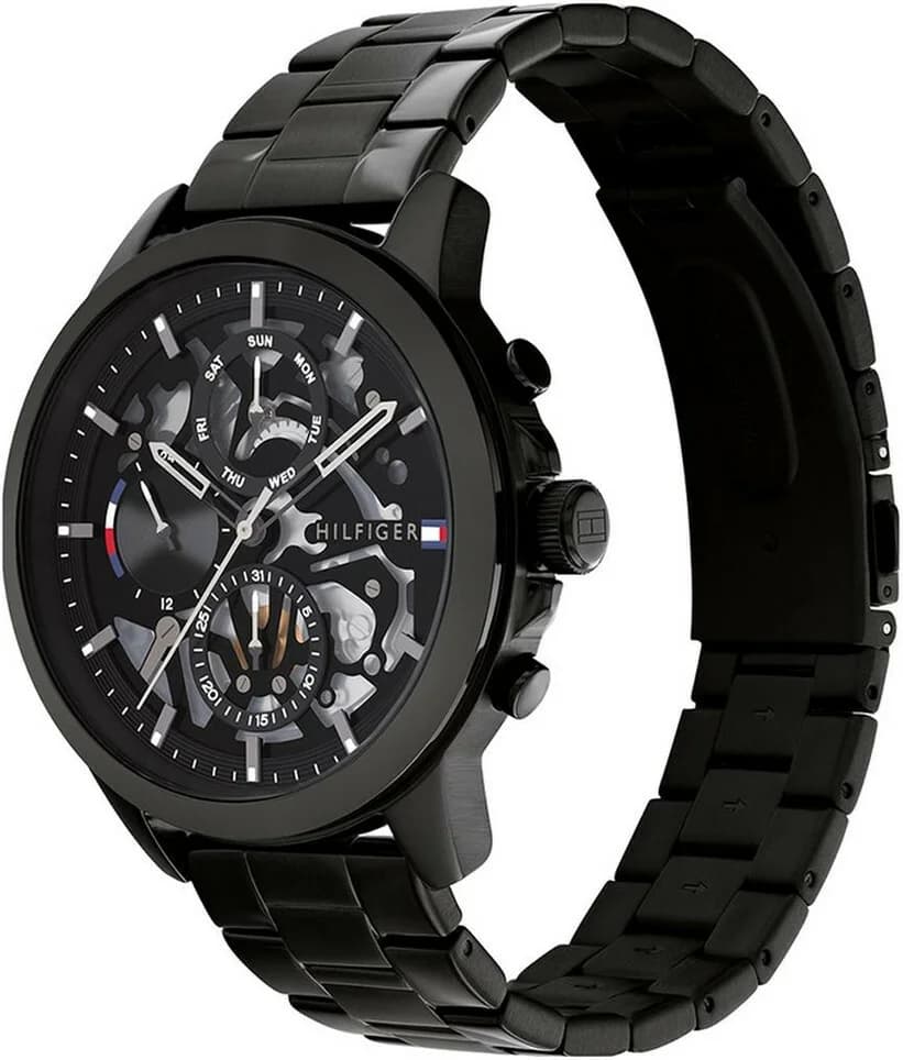 Cadran Tommy Hilfiger 1710478 dévoile ses aiguilles argentées et index bâtons sur fond squelette, complications visibles