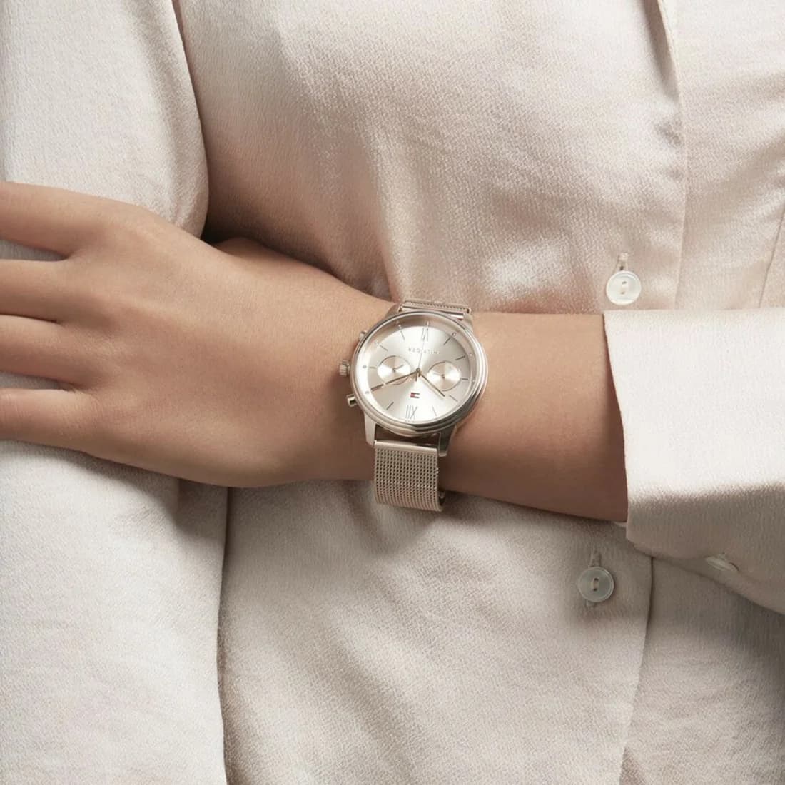 Boîtier Tommy Hilfiger 1782303 en acier inoxydable or rose, verre minéral, couronne cannelée, profil fin et raffiné
