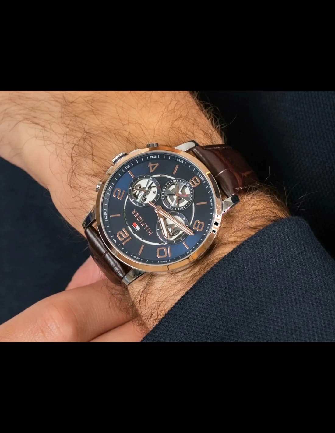 Boîtier Tommy Hilfiger 1791290 en acier inoxydable brossé, lunette fine, verre saphir, profil épuré et classique