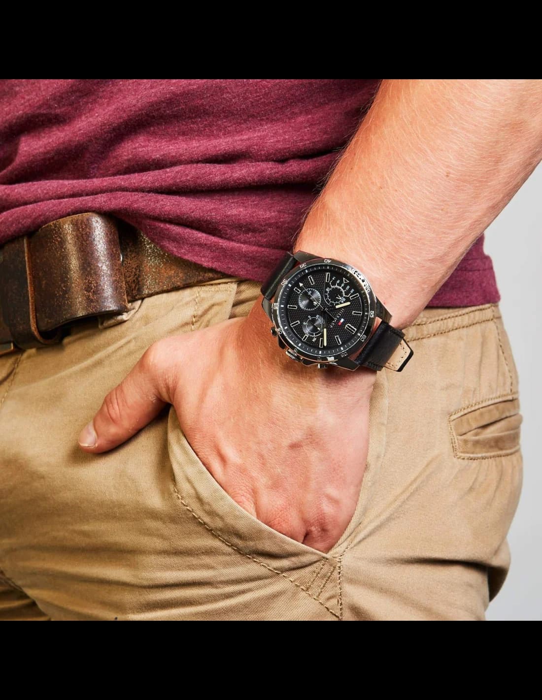 Cadran Tommy Hilfiger 1791563 bleu soleil avec index bâtons et aiguilles argentées, date à 3h