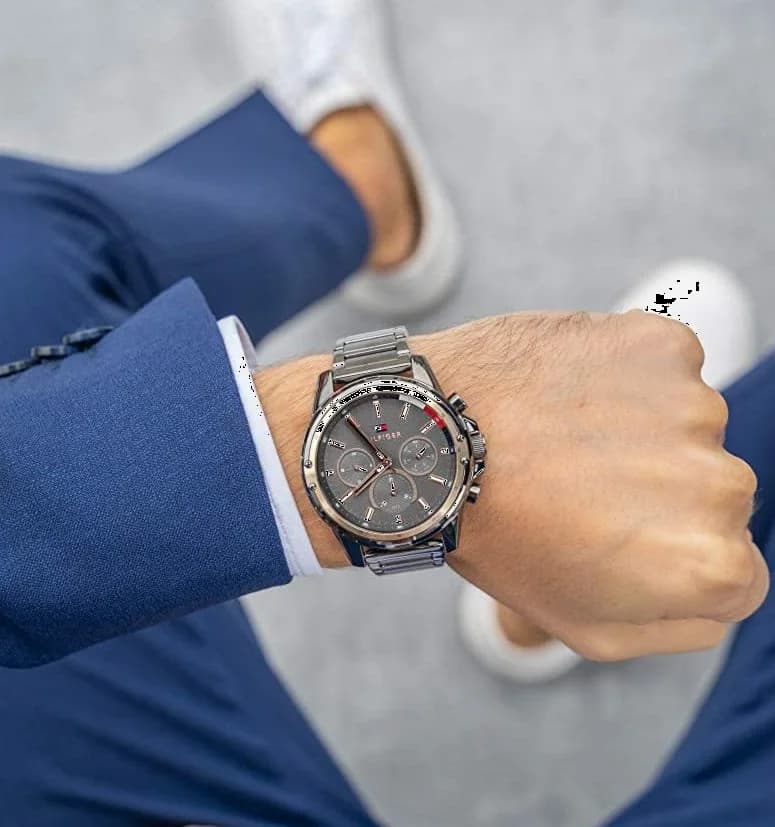 Boîtier Tommy Hilfiger 1791790 en acier inoxydable brossé 42mm glace minérale couronne gravée logo